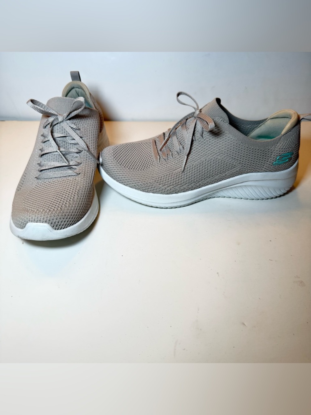Skechers Women's Gray Knit Slip-On Athletic Sneakers Size 9